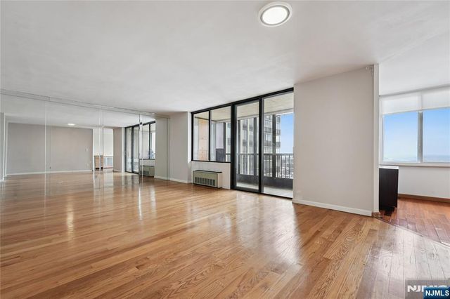 200 Winston Drive 1902, Cliffside Park, NJ 07010