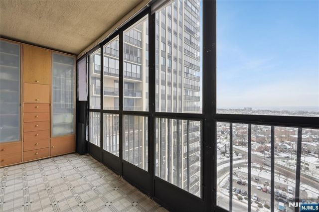 200 Winston Drive 1902, Cliffside Park, NJ 07010