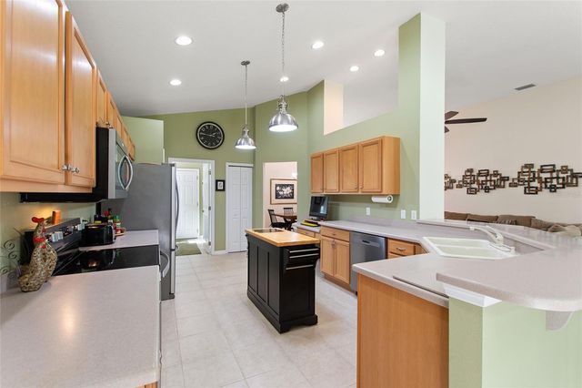 612 VISTA OAKS WAY, Davenport, FL 33837