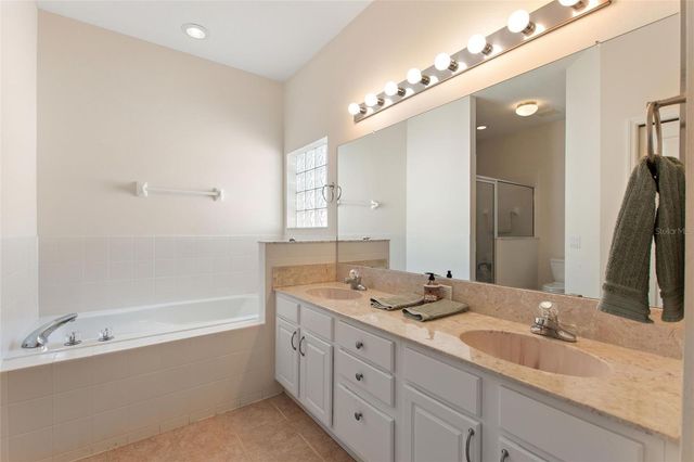 612 VISTA OAKS WAY, Davenport, FL 33837