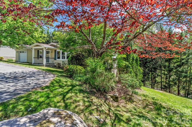 405 Deerfield Court, Hendersonville, NC 28792