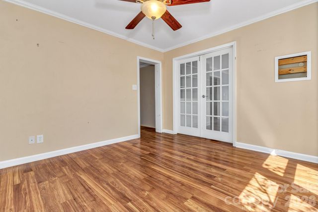 405 Deerfield Court, Hendersonville, NC 28792