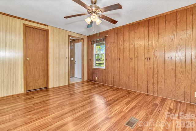 405 Deerfield Court, Hendersonville, NC 28792