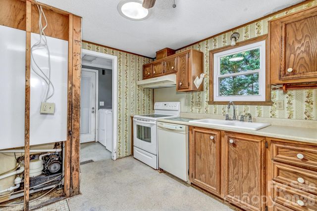 405 Deerfield Court, Hendersonville, NC 28792