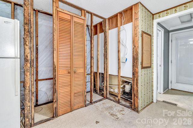 405 Deerfield Court, Hendersonville, NC 28792