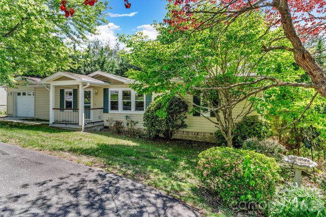 405 Deerfield Court, Hendersonville, NC 28792