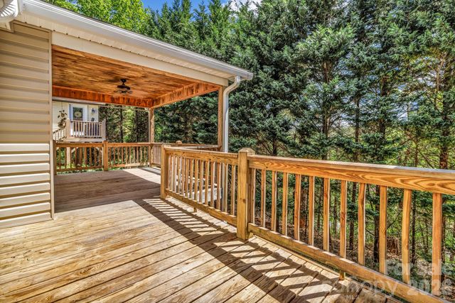 405 Deerfield Court, Hendersonville, NC 28792