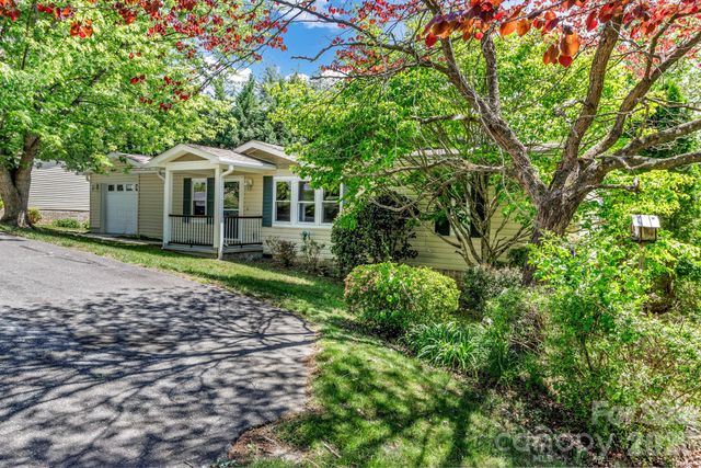 405 Deerfield Court, Hendersonville, NC 28792
