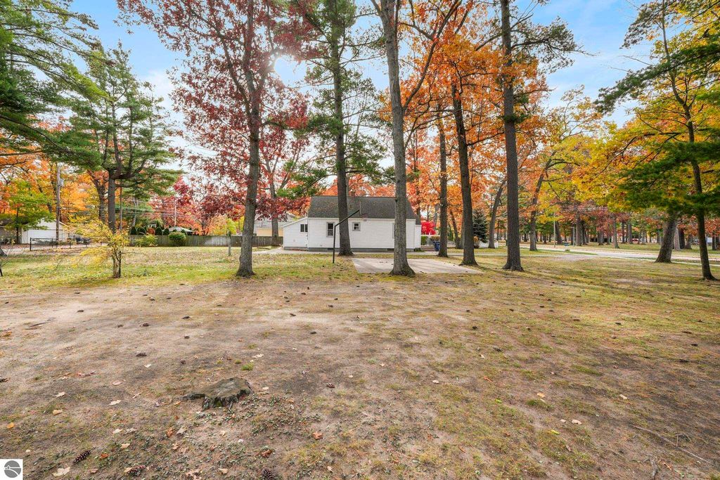 Image 2 of property listing at 315/319 Fair Street, Traverse City, MI 49686