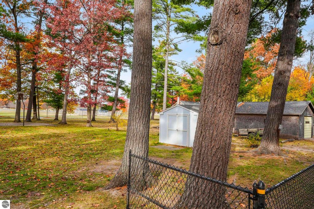 Image 5 of property listing at 315/319 Fair Street, Traverse City, MI 49686