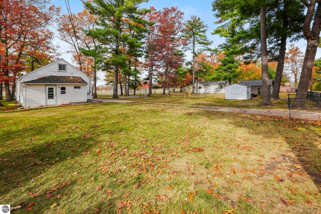 Image 8 of property listing at 315/319 Fair Street, Traverse City, MI 49686