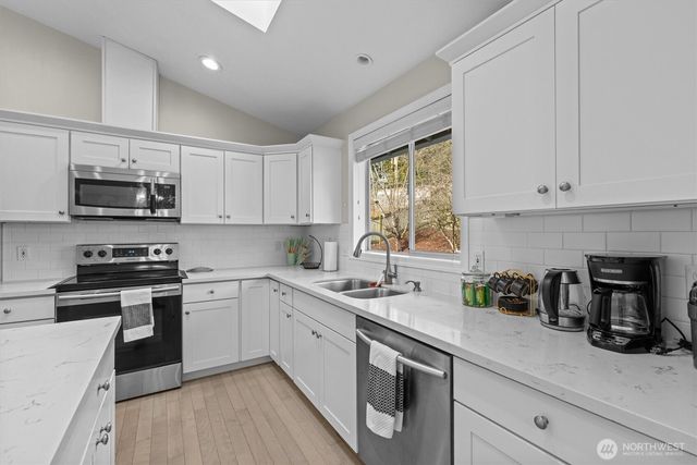 37541 21st Avenue S, Federal Way, WA 98003