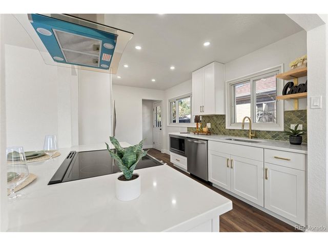 3015 Quebec St, Denver, CO 80207