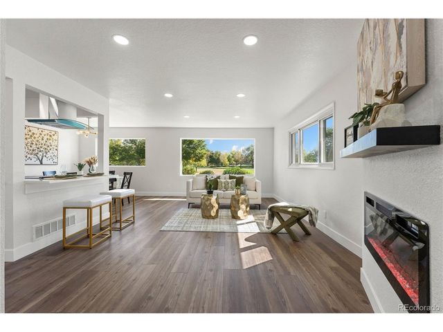 3015 Quebec St, Denver, CO 80207