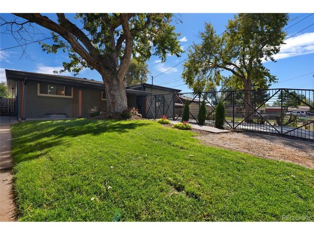 3015 Quebec St, Denver, CO 80207
