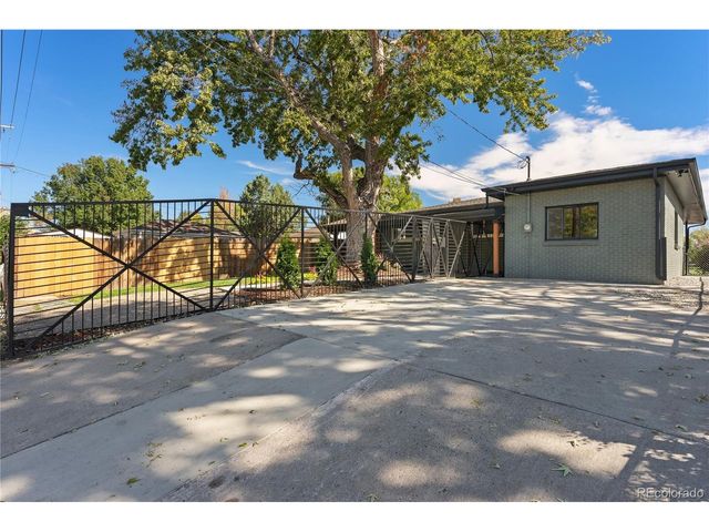 3015 Quebec St, Denver, CO 80207