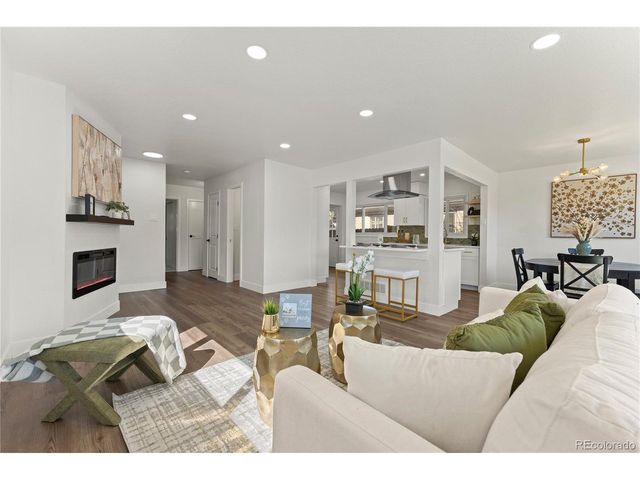 3015 Quebec St, Denver, CO 80207