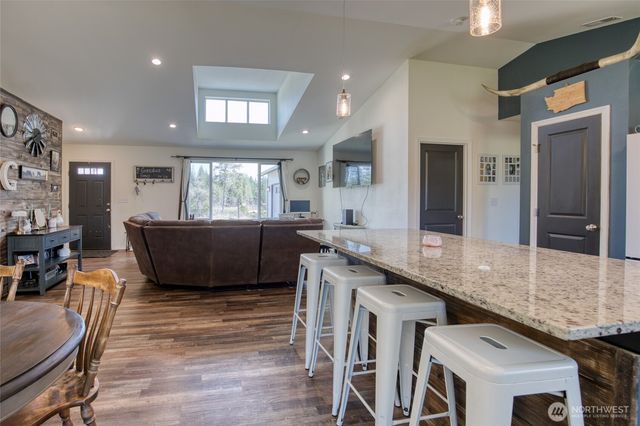 280 W Newberry Lane, Elma, WA 98541