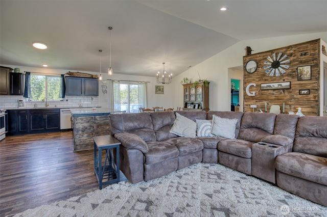 280 W Newberry Lane, Elma, WA 98541