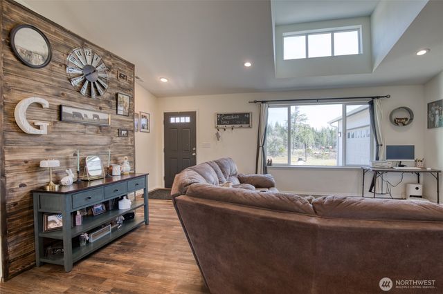 280 W Newberry Lane, Elma, WA 98541