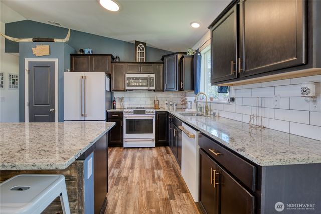 280 W Newberry Lane, Elma, WA 98541