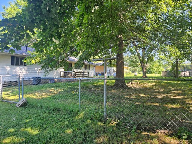 305 Maplewood Court, Mountain View, MO 65548