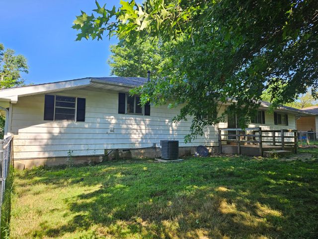 305 Maplewood Court, Mountain View, MO 65548