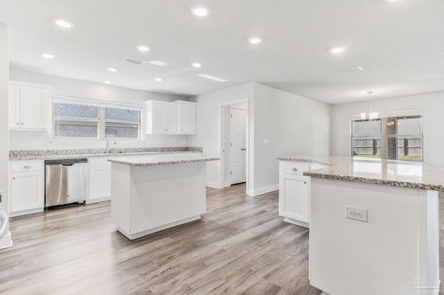 5176 Emmaline Ln, Milton, FL 32570