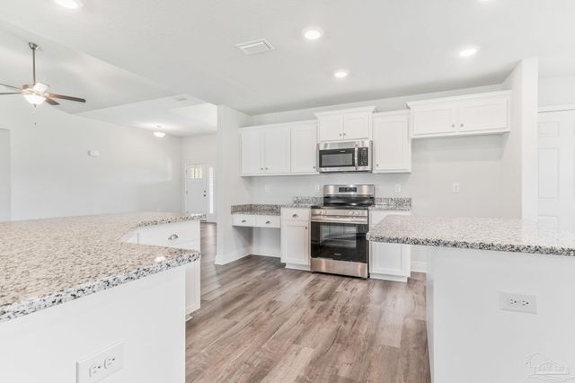 5176 Emmaline Ln, Milton, FL 32570