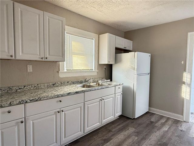 1910 E 80th Street, Kansas City, MO 64132