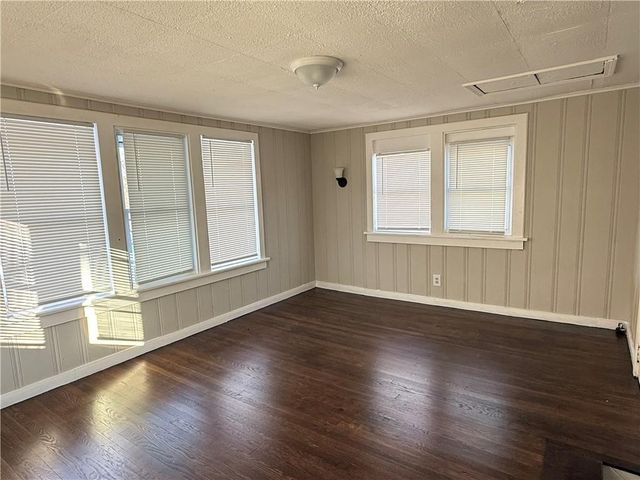 1910 E 80th Street, Kansas City, MO 64132