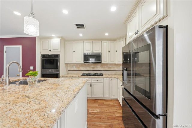 4048 Seton Avenue, Bronx, NY 10466