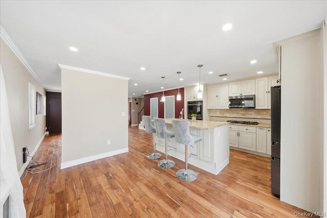 4048 Seton Avenue, Bronx, NY 10466