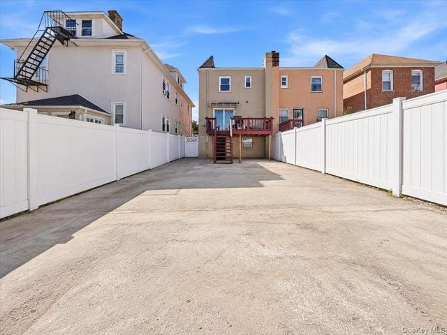 4048 Seton Avenue, Bronx, NY 10466