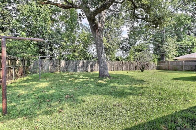 8119 Franwood Dr, Baton Rouge, LA 70806