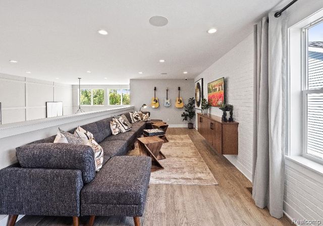 7647 Larchwood Drive, West Bloomfield, MI 48322