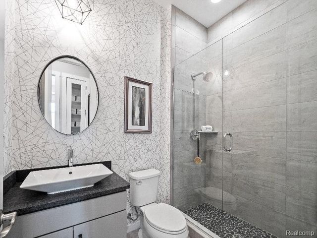 7647 Larchwood Drive, West Bloomfield, MI 48322