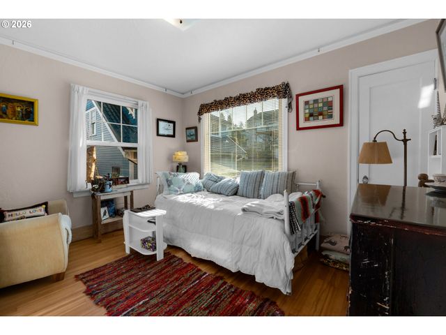 1374 PARKER Pl, Astoria, OR 97103