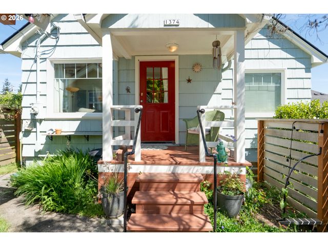 1374 PARKER Pl, Astoria, OR 97103