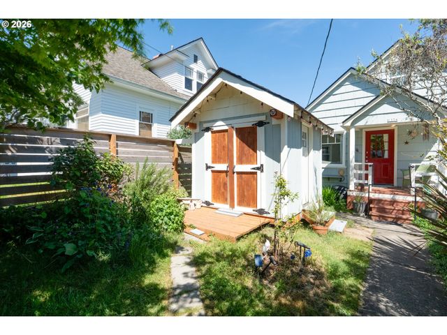 1374 PARKER Pl, Astoria, OR 97103