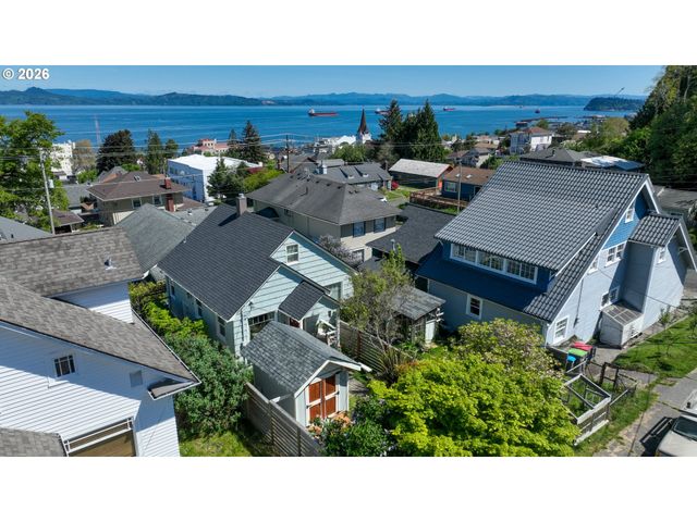 1374 PARKER Pl, Astoria, OR 97103