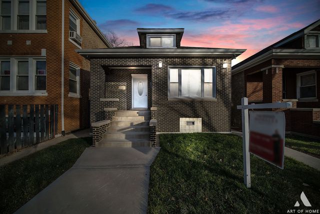7141 S Artesian Avenue, Chicago, IL 60629