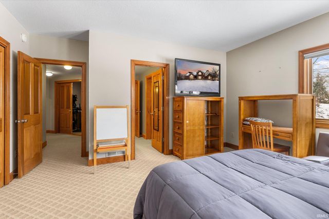 1301 Turnberry Lane, Fort Wayne, IN 46814