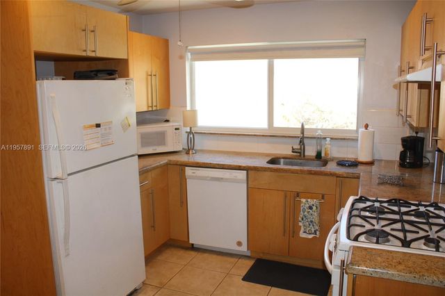 12965 SW 76th Ter, Miami, FL 33183