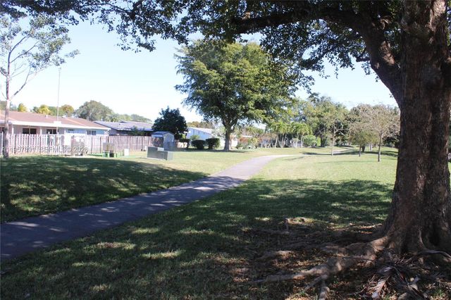 12965 SW 76th Ter, Miami, FL 33183