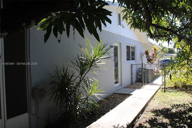 12965 SW 76th Ter, Miami, FL 33183