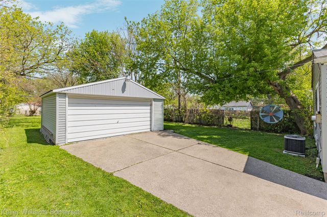 591 Clara Avenue, Pontiac, MI 48340