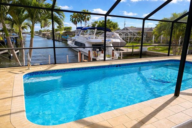 808 SW 52nd Street, Cape Coral, FL 33914