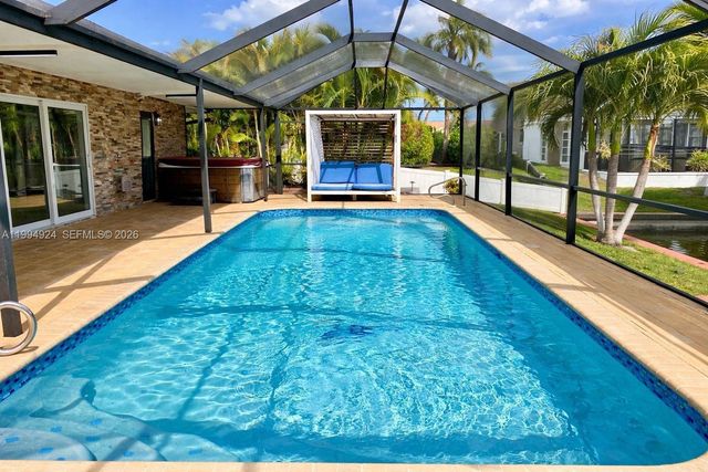 808 SW 52nd Street, Cape Coral, FL 33914