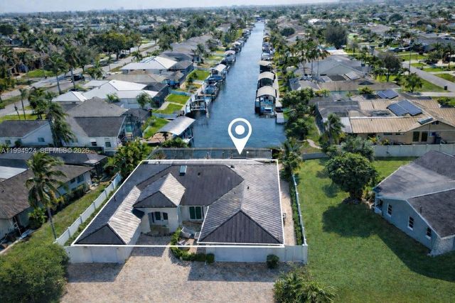808 SW 52nd Street, Cape Coral, FL 33914